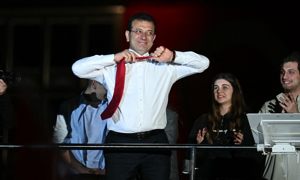 Ekrem Imamoglu addresses crowds after declaring victory after the 31 March 2024 local elections in Istanbul (AFP/Ozan Kose)